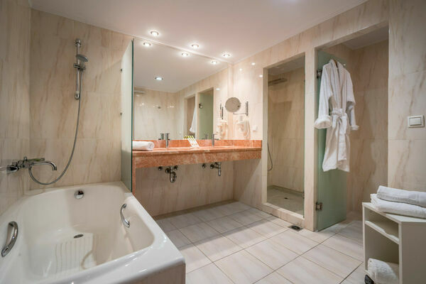 EXECUTIVE_ROOM_BATHROOM2