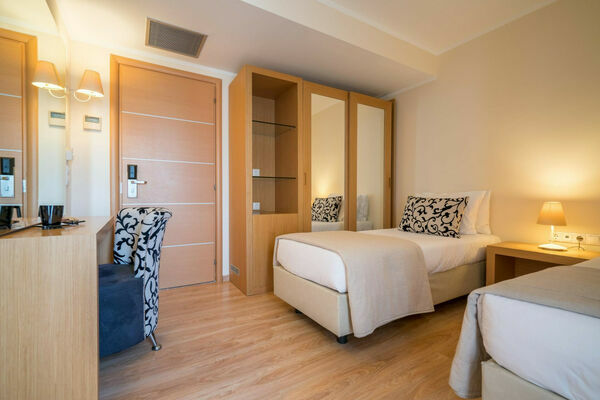 FAMILY_SUITE_4
