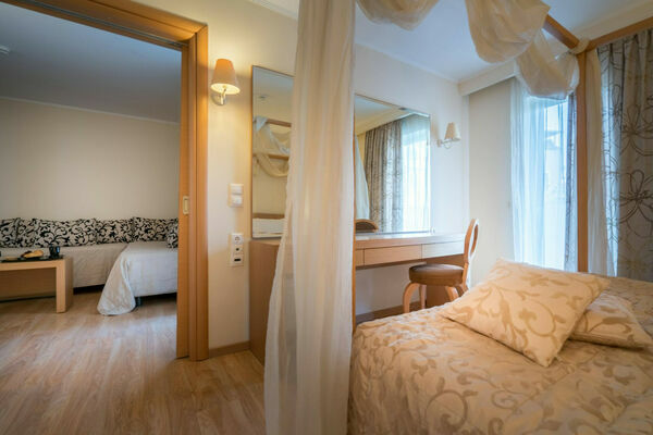 FAMILY_SUITE_5