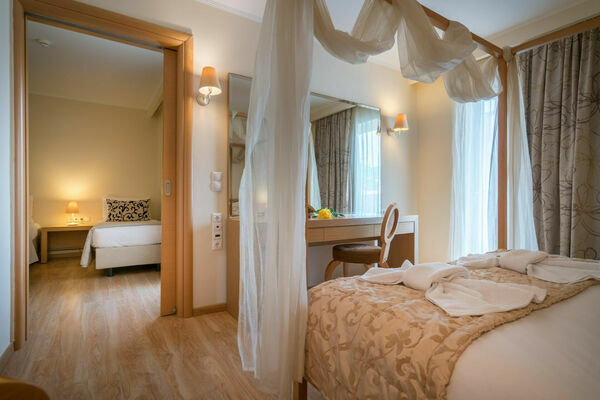 FAMILY_SUITE_5