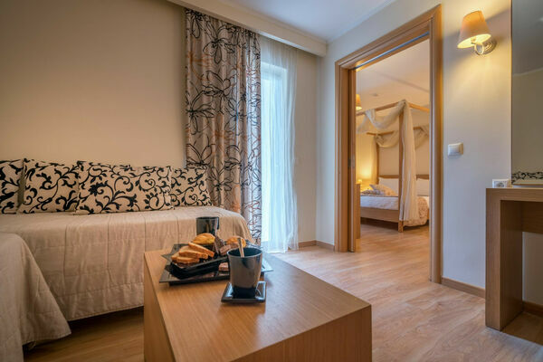 FAMILY_SUITE1