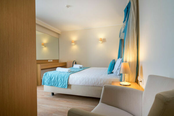 SUPERIOR_SEA_VIEW_ROOM_3