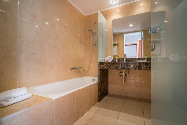 BATHROOM-SUP-STE1