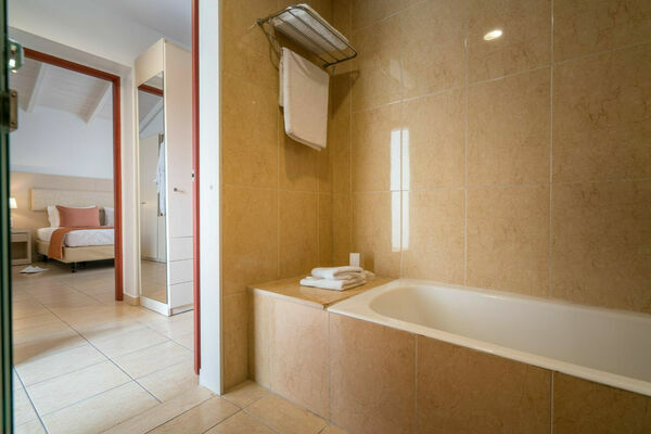 BATHROOM-SUP-STE3
